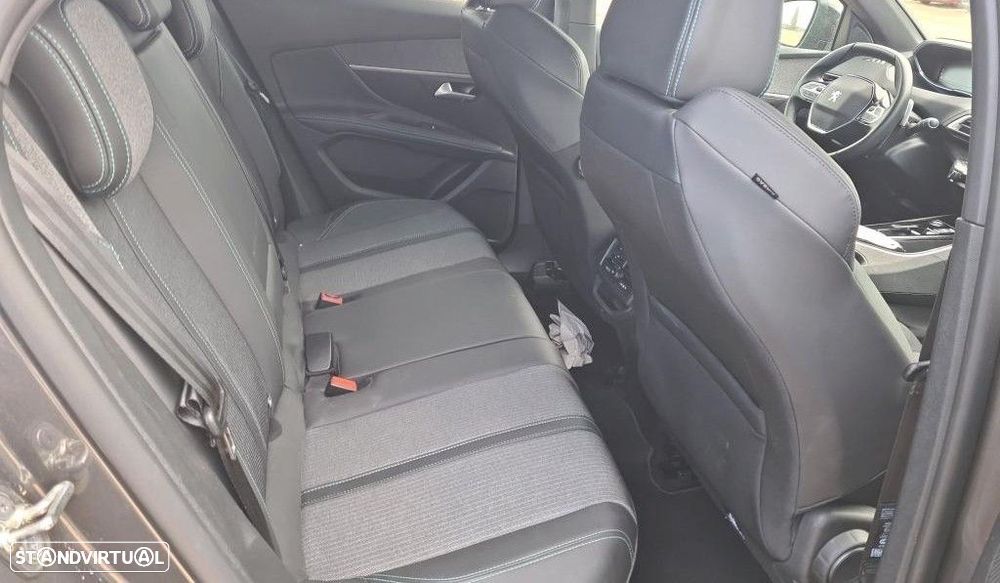 Peugeot 3008 1.2 PureTech Allure Pack EAT8 - 8