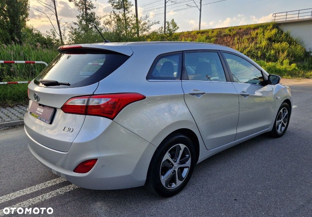 Hyundai i30 blue Kombi 1.6 GDi YES Silver - 9