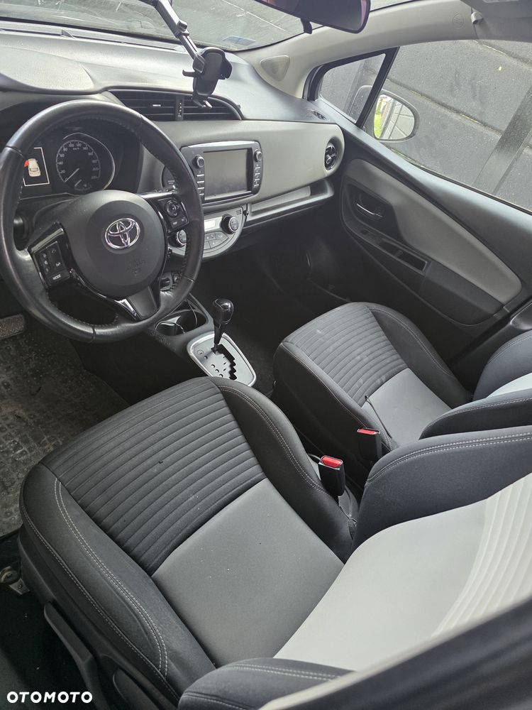 Toyota Yaris Hybrid 100 Premium - 4