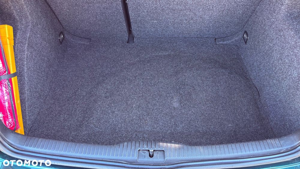 Volkswagen Golf 1.6 Comfortline - 29