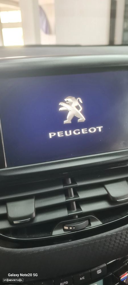 Peugeot 208 1.2 PureTech GT Line - 28
