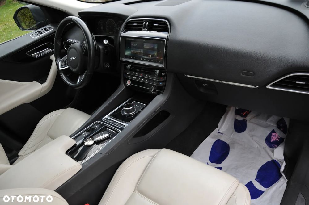 Jaguar F-Pace 2.0 i4D AWD Chequered Flag - 13