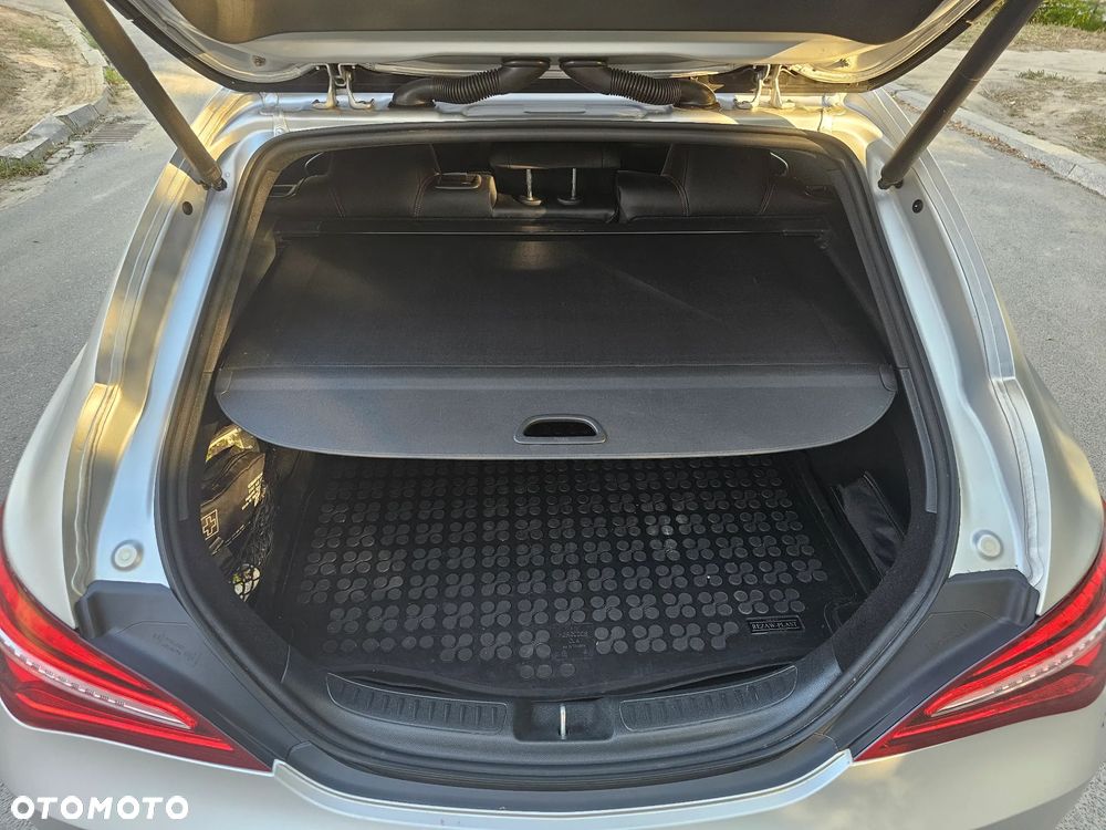 Mercedes-Benz CLA 220 4-Matic AMG Line - 24