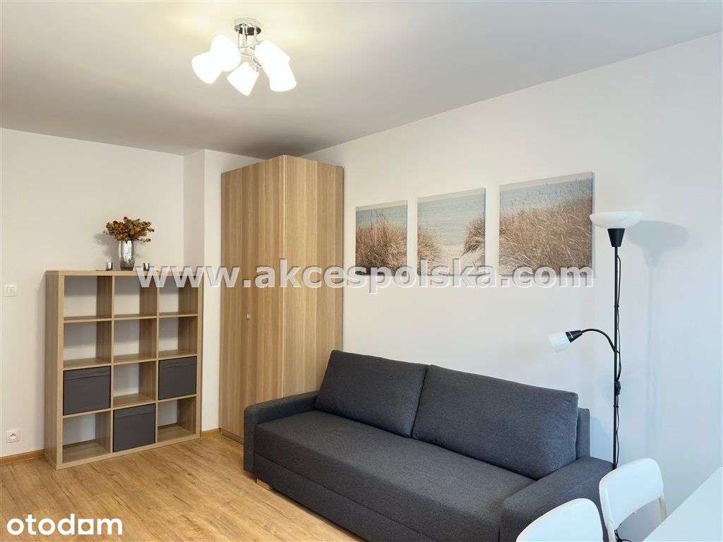 pokój dzienny z małą sypialnią, balkon, ciche