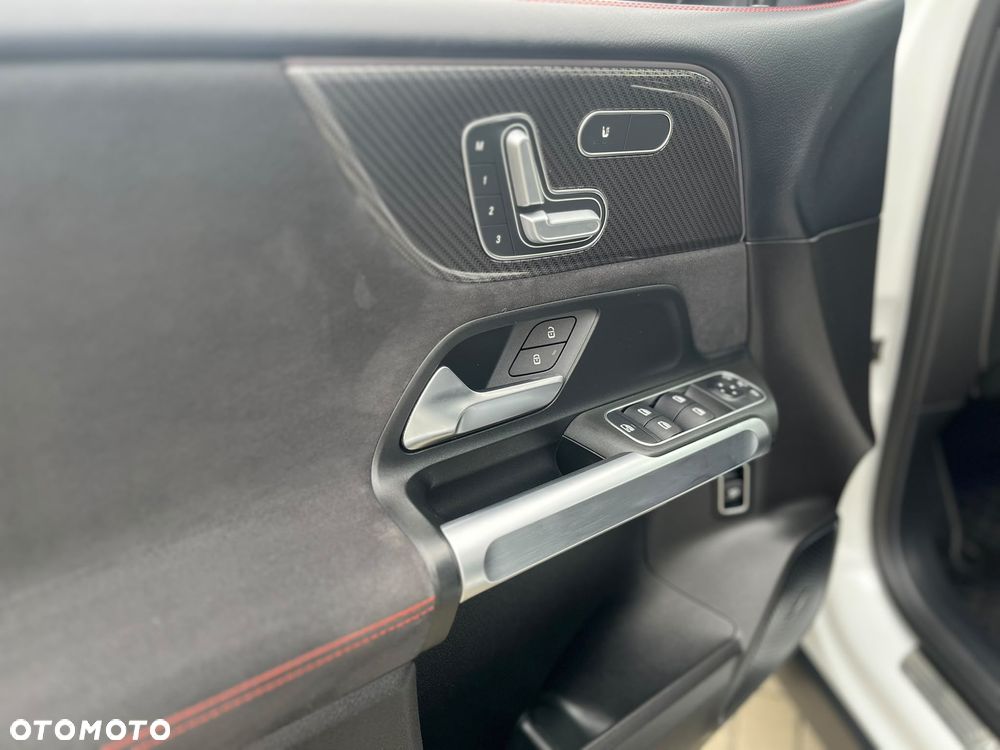 Mercedes-Benz GLB 250 4-Matic 8G-DCT - 14
