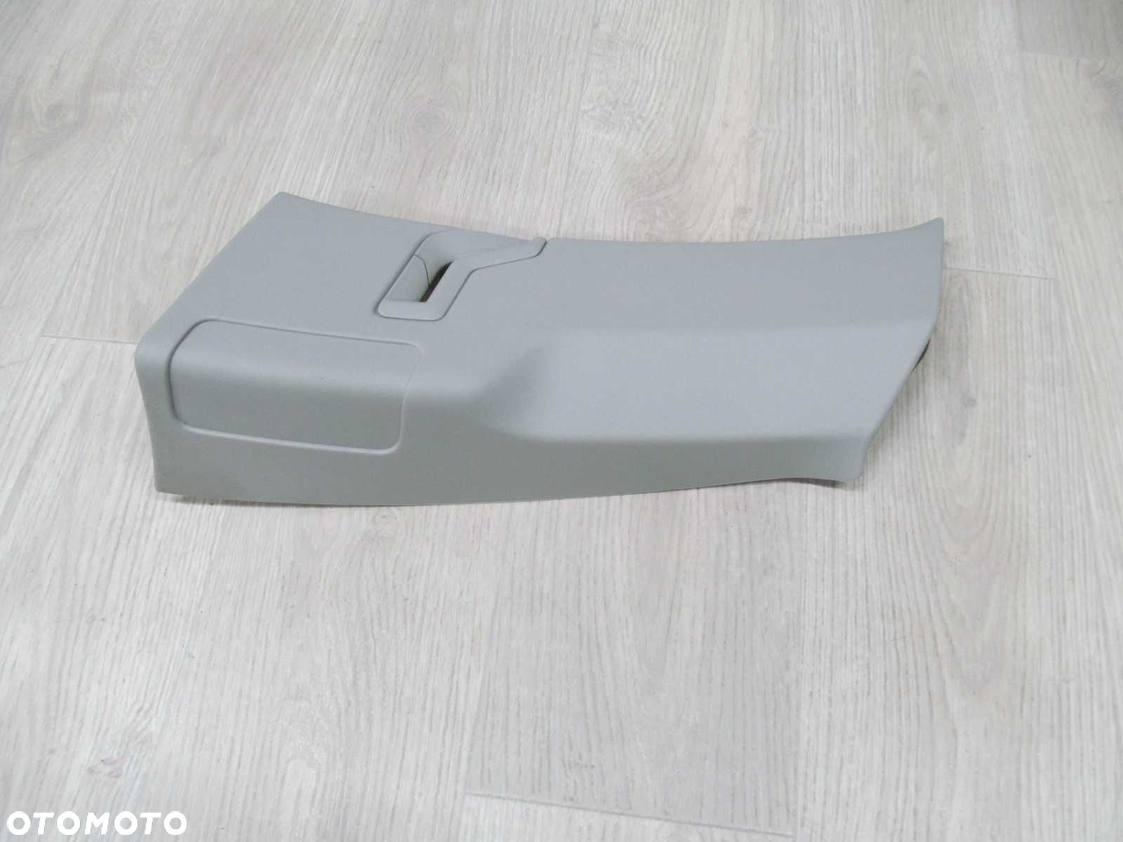 VOLVO XC90 POSZYCIE OSLONA SLUPKA TYL PRAWA 02-14 - 2