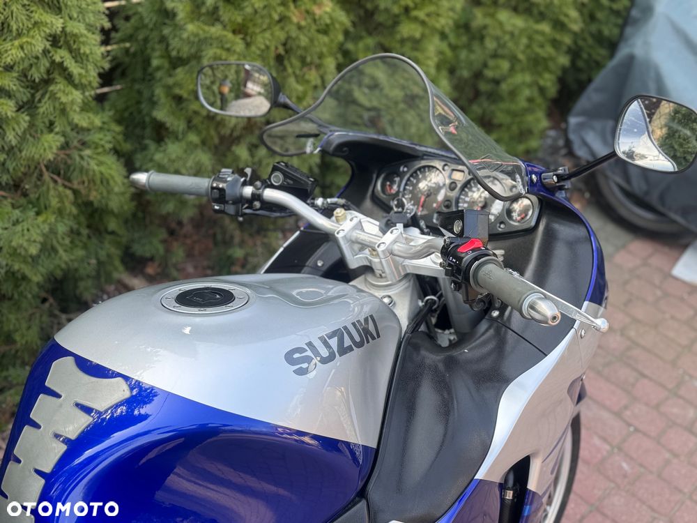 Suzuki GSX - 13