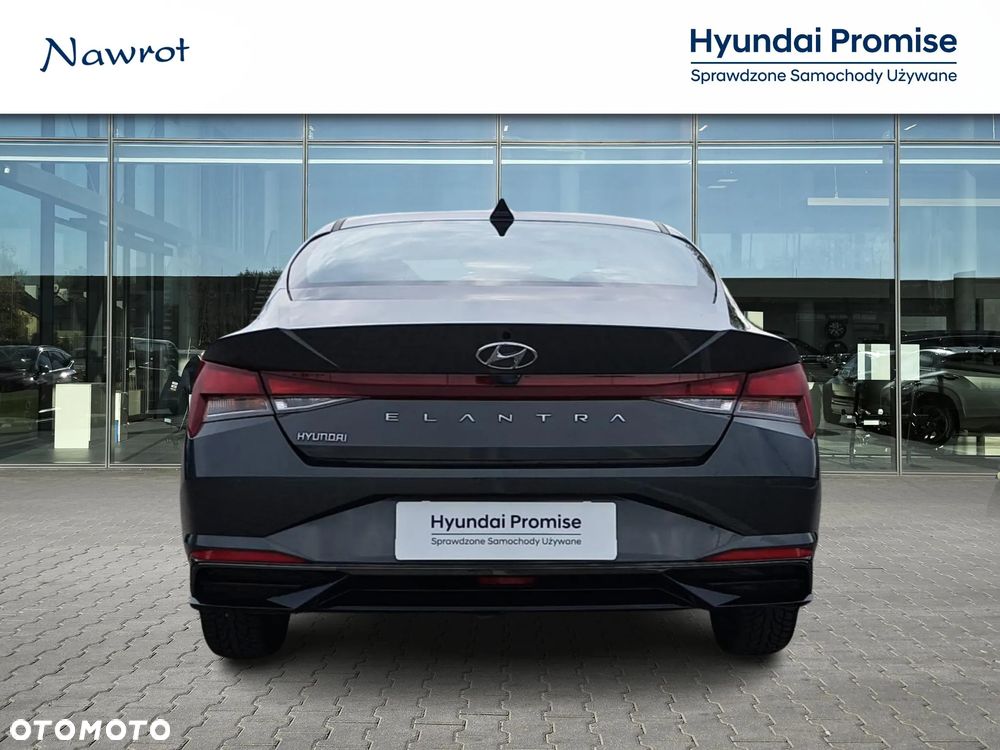 Hyundai Elantra - 4