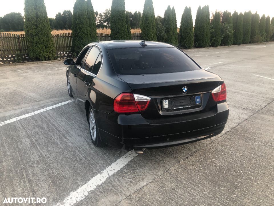 Dezmembrez BMW seria 3 ,E 90 , 318D ,an 2006 - 3