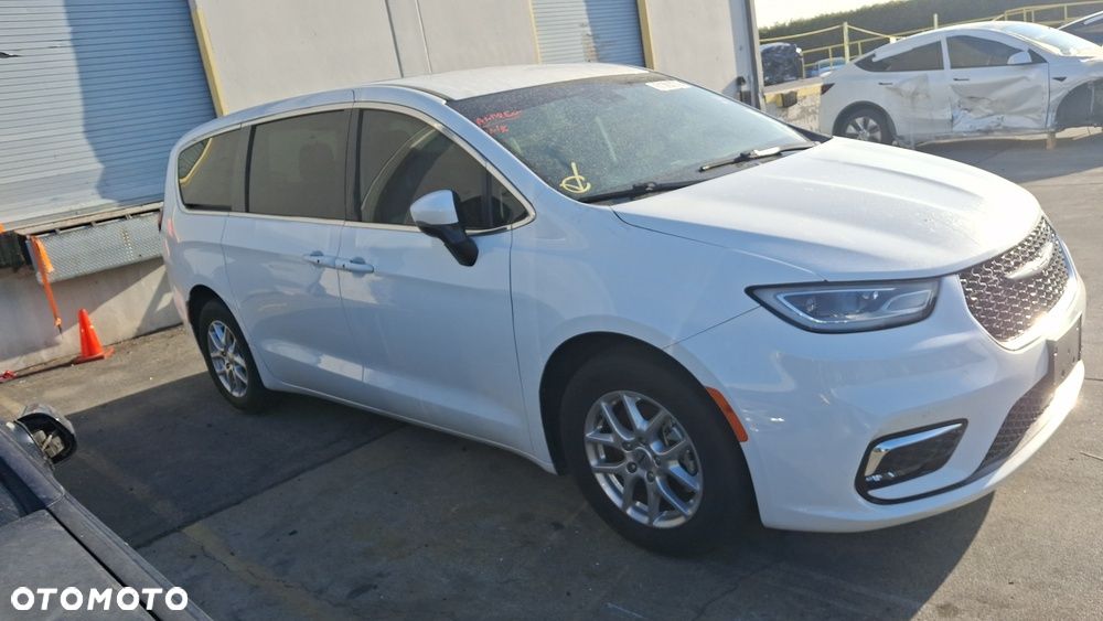 Chrysler Pacifica 2023 photo 3