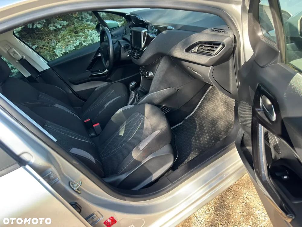 Peugeot 208 - 9