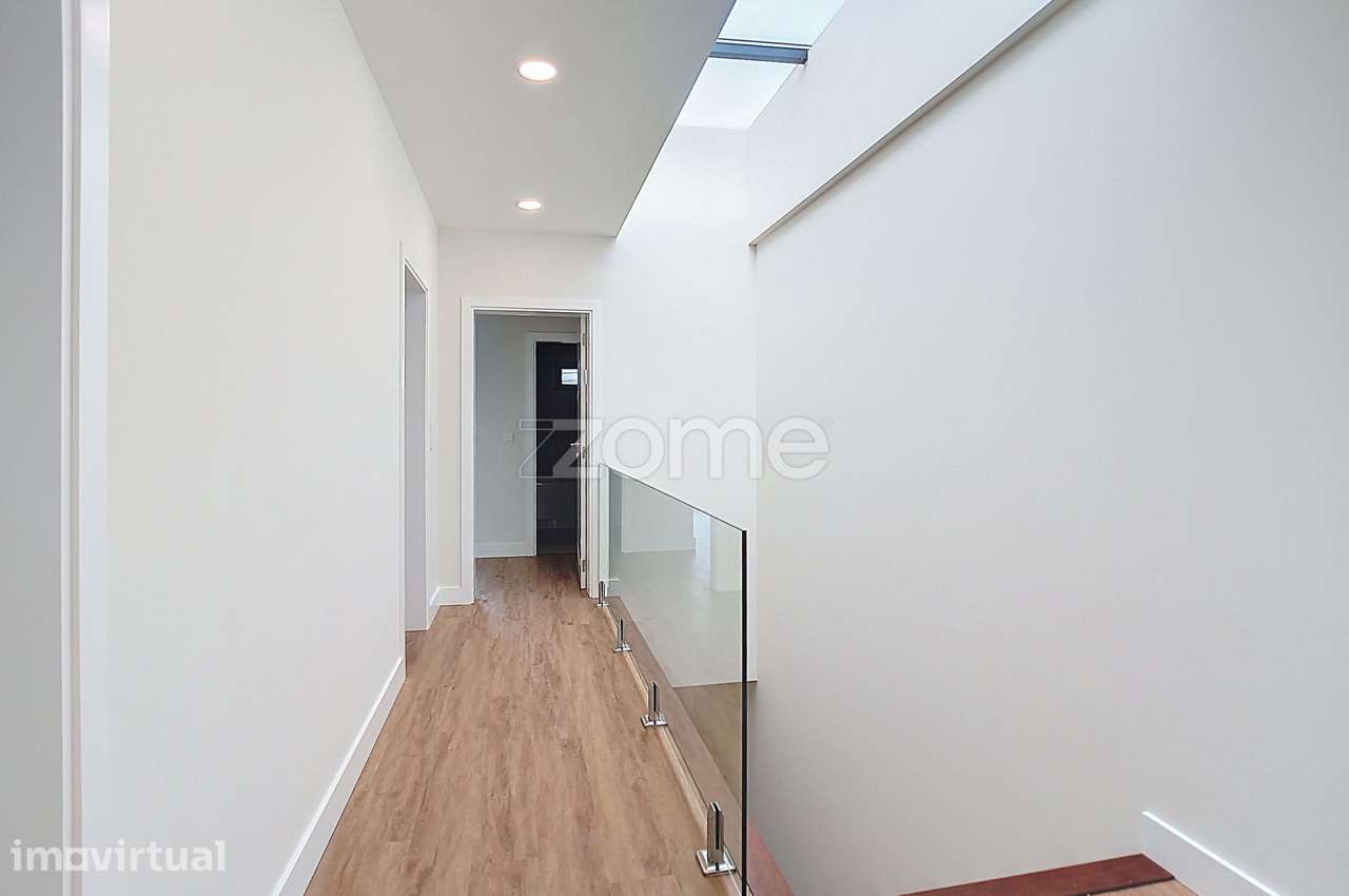 Moradia T4 de arquitetura moderna em Aradas - Grande imagem: 4/15