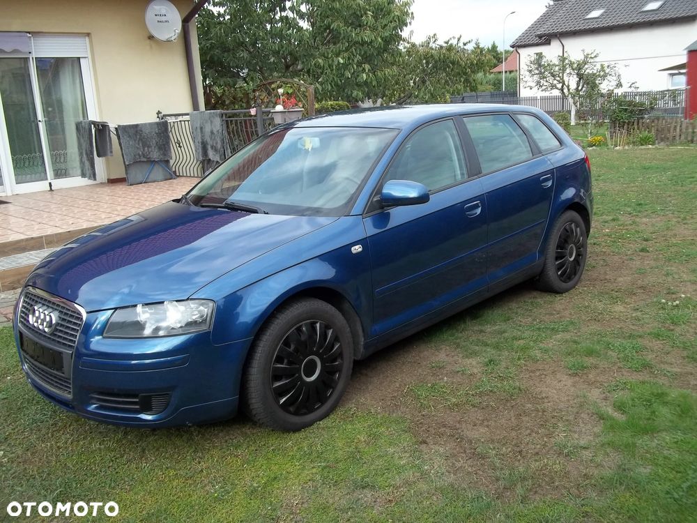 Audi A3 Sportback 1.6 FSI Ambiente - 2