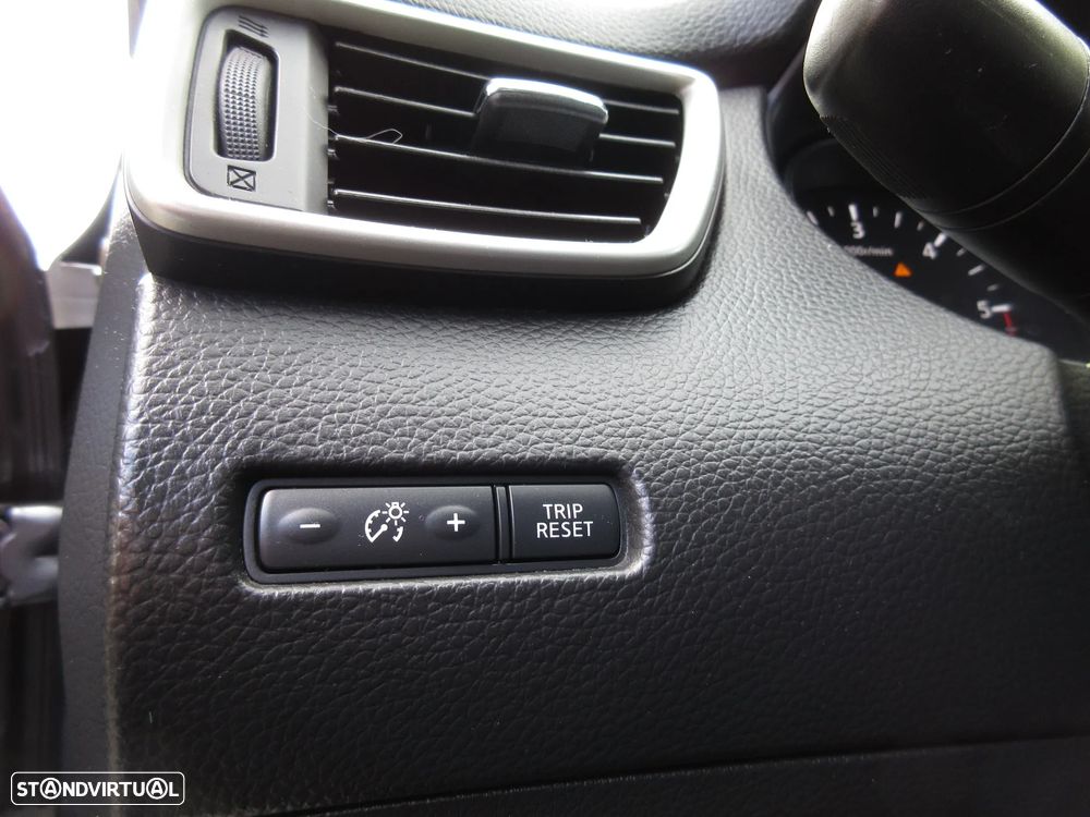 Nissan Qashqai 1.5 dCi N-Connecta 18 - 27