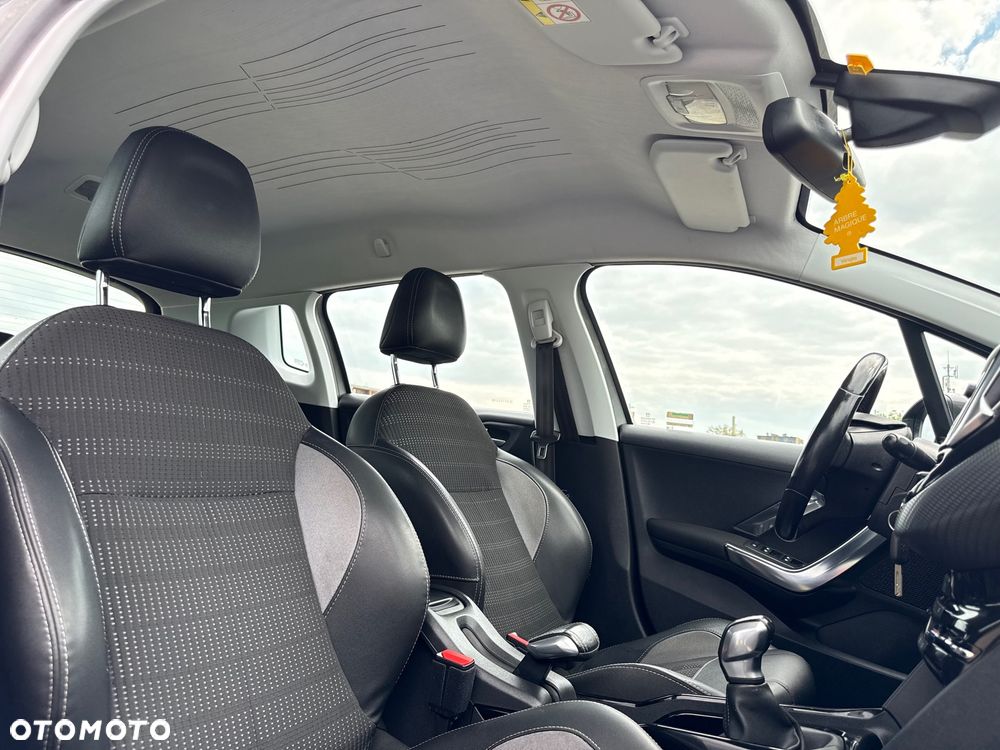 Peugeot 2008 1.2 Pure Tech Allure S&S - 27