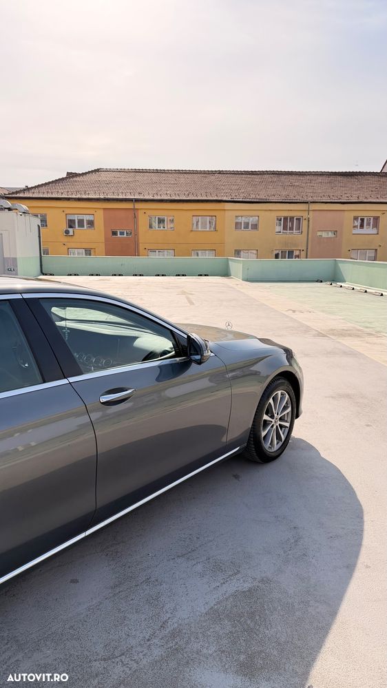 Mercedes-Benz E 220 d 4MATIC Aut. - 12