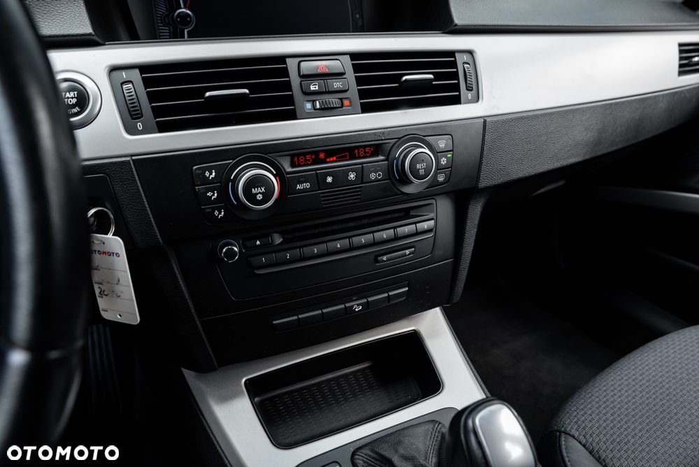 BMW Seria 3 320d xDrive DPF - 38