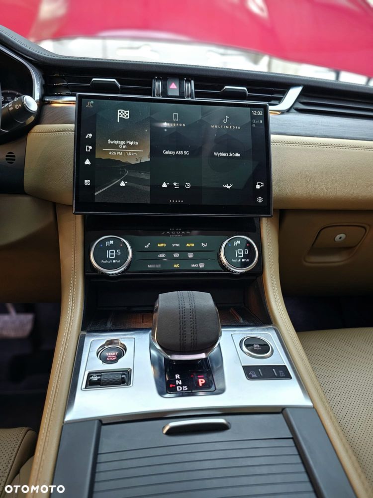 Jaguar F-Pace P250 AWD R-Dynamic S - 9