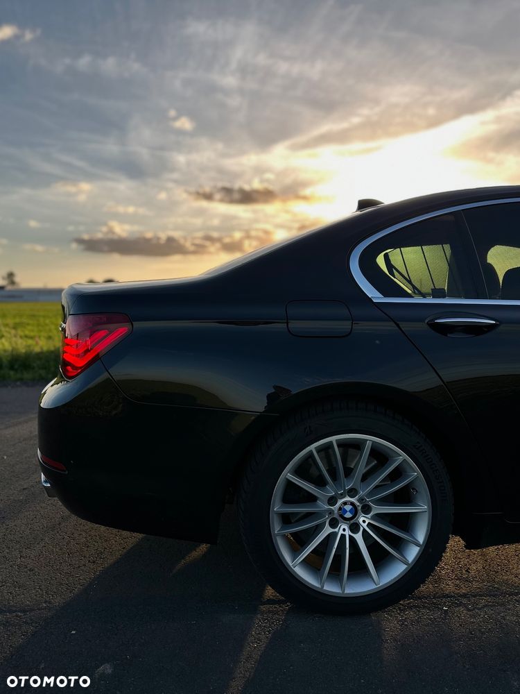 BMW Seria 7 750i xDrive Edition Exclusive - 14