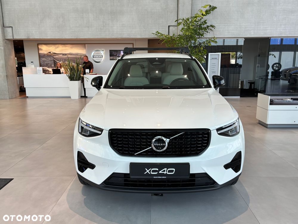 Volvo XC 40 B4 Plus Dark - 3