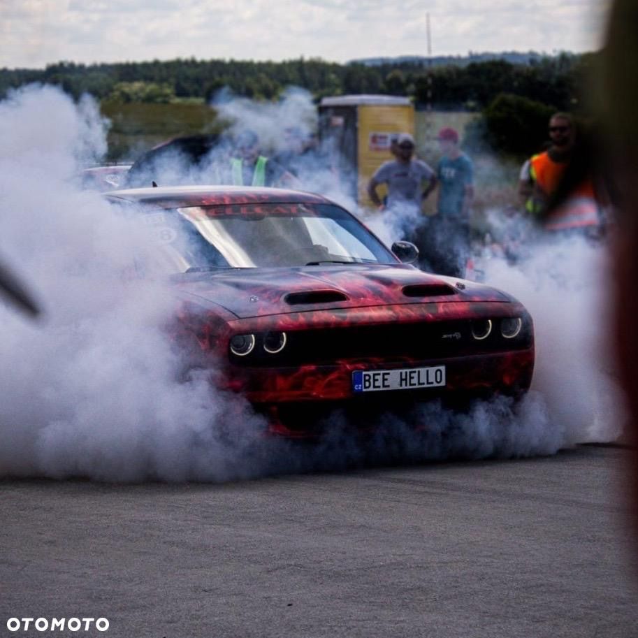 Dodge Challenger - 11