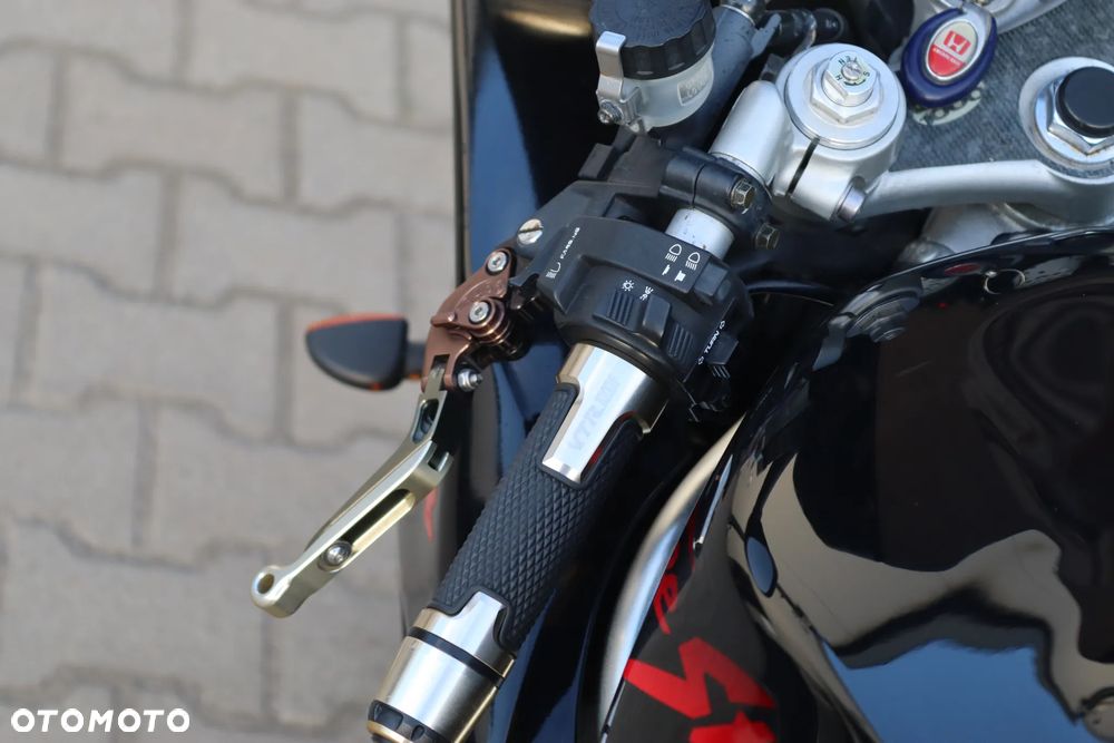 Honda VTR - 28