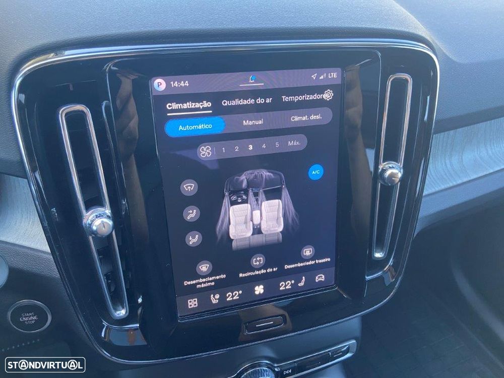 Volvo XC 40 2.0 B3 Plus Dark - 23
