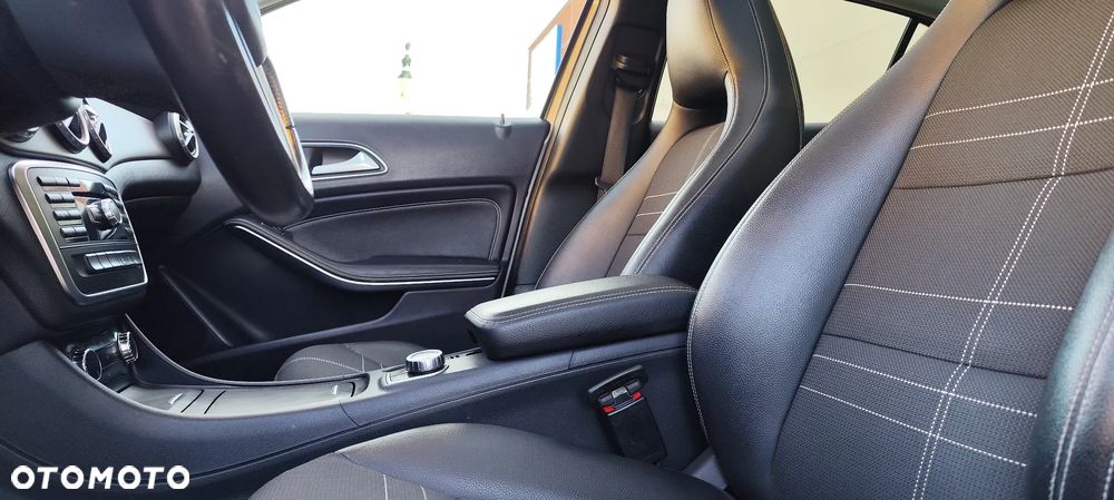 Mercedes-Benz GLA - 16