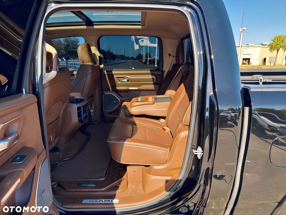 RAM 1500 Crew Cab Longhorn - 11