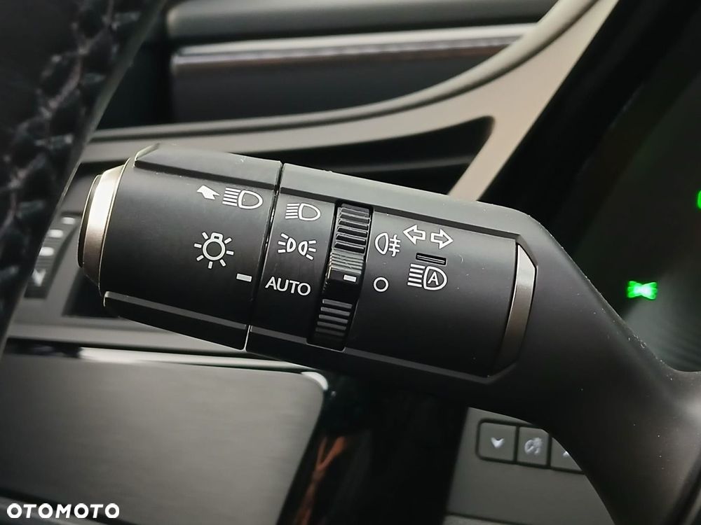 Lexus ES 300h Business Edition - 32