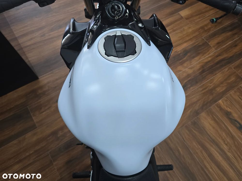Kawasaki Z 650 - 10