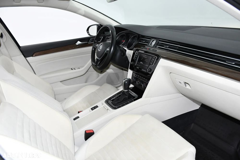 Volkswagen Passat 2.0 TDI SCR DSG Highline - 16
