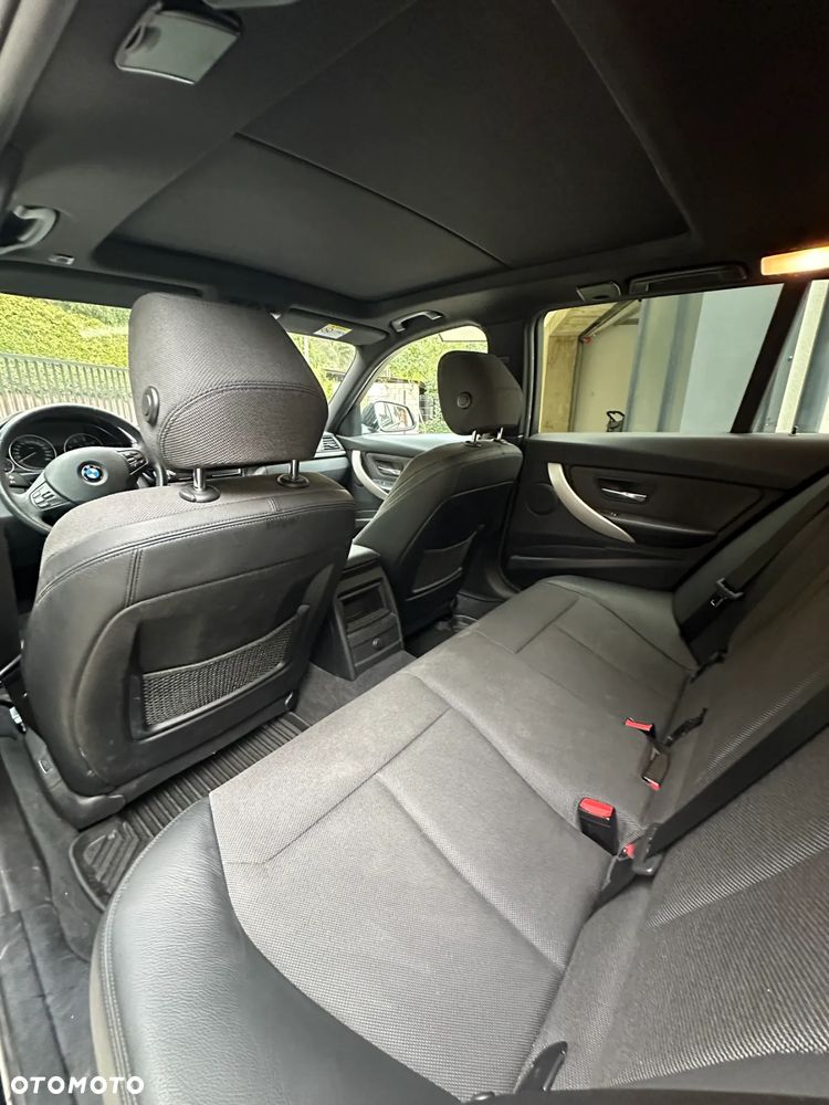 BMW Seria 3 320d Touring Efficient Dynamics Edition - 16