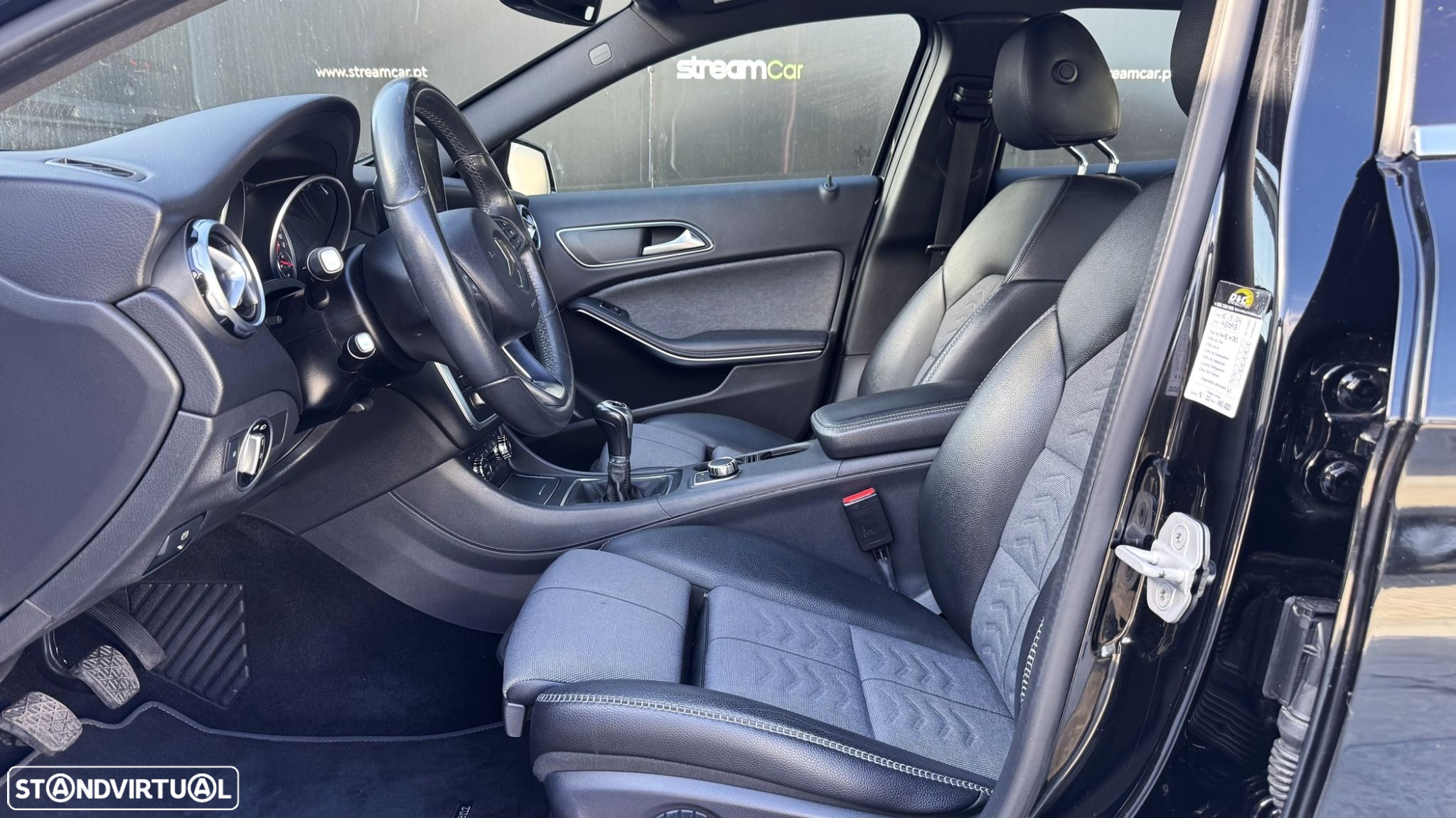 Mercedes-Benz GLA 180 d Urban - 11