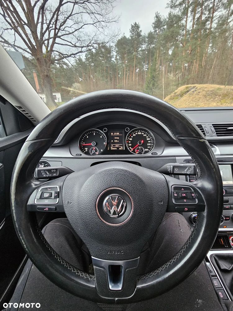 Volkswagen Passat 2.0 TDI Highline - 16