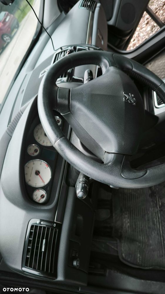 Peugeot 407 - 6