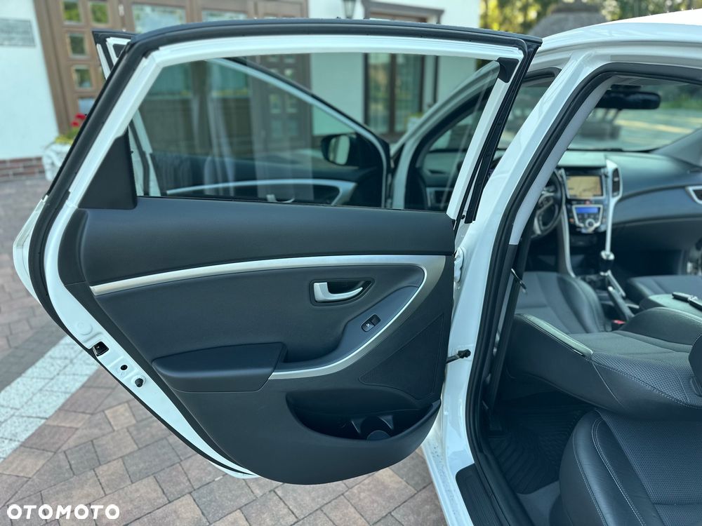 Hyundai i30 1.6 CRDi Fifa World Cup Edition - 33