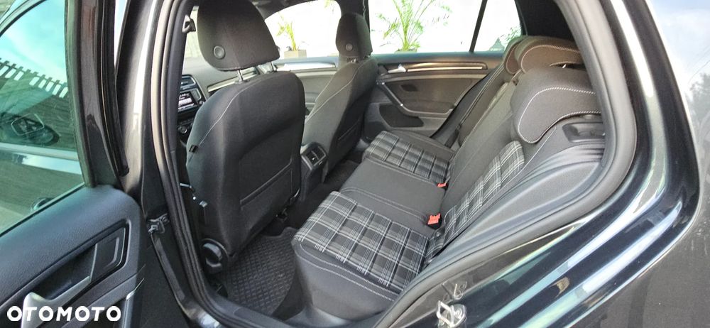 Volkswagen Golf - 17