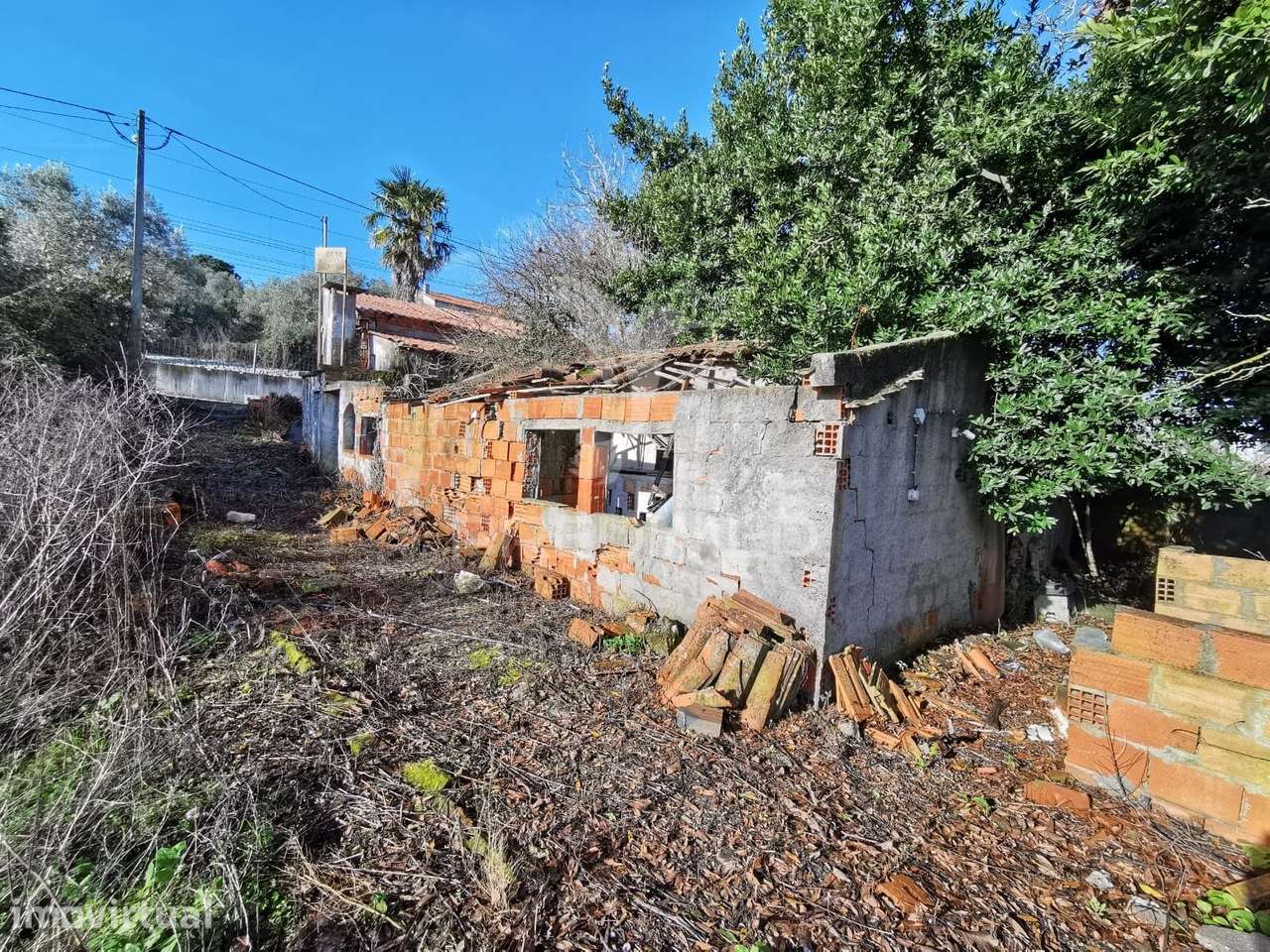 Moradia para renovação com terreno - Grande imagem: 5/10
