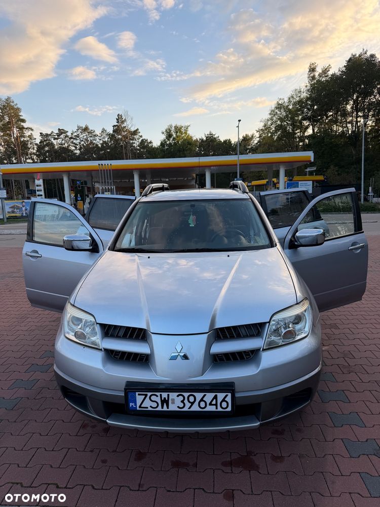 Mitsubishi Outlander - 1