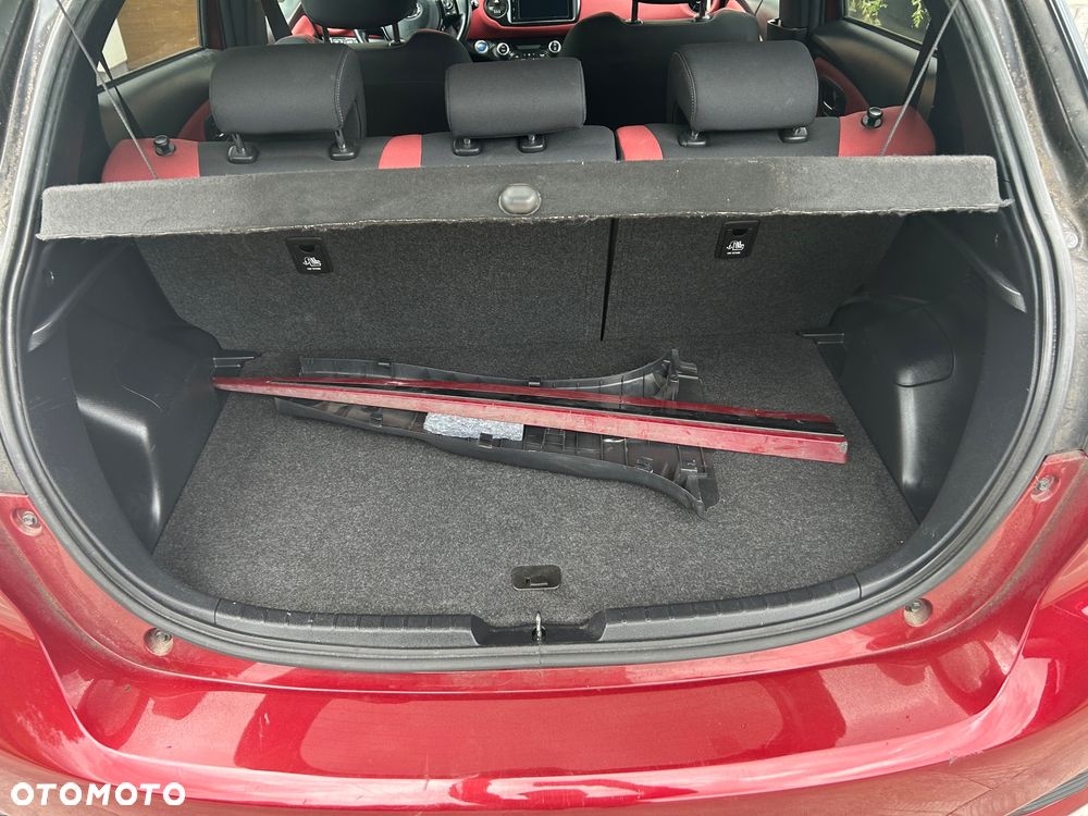 Toyota Yaris Hybrid 100 Selection Platinum - 27