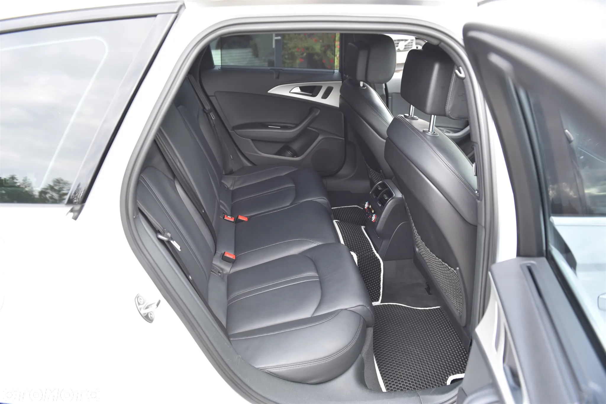 Audi A6 Avant 2.0 TDI Ultra S tronic - 24