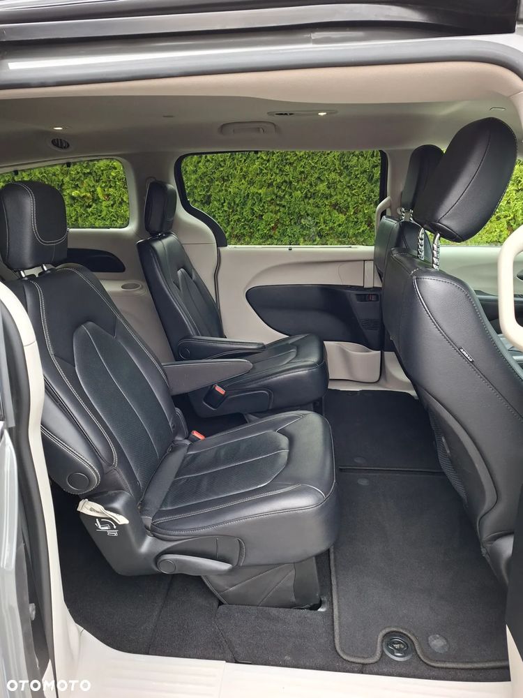 Chrysler Pacifica - 23