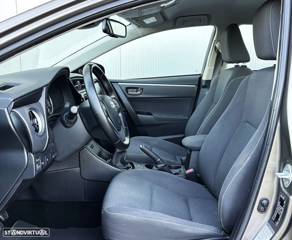 Toyota Corolla 1.4 D-4D Exclusive - 9