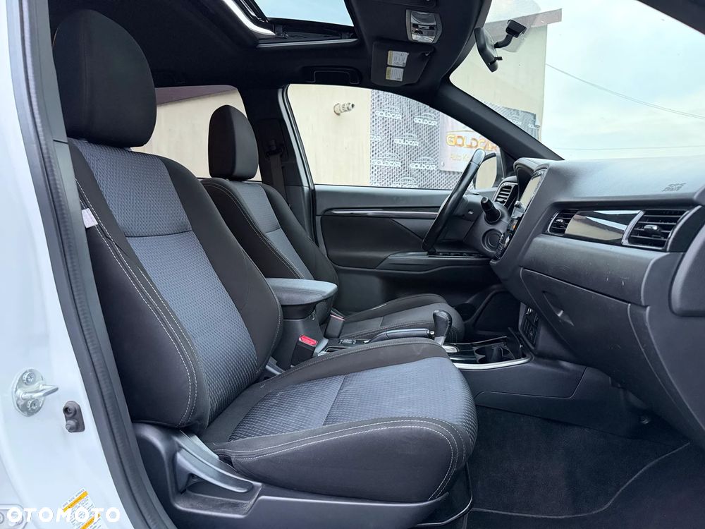 Mitsubishi Outlander - 11