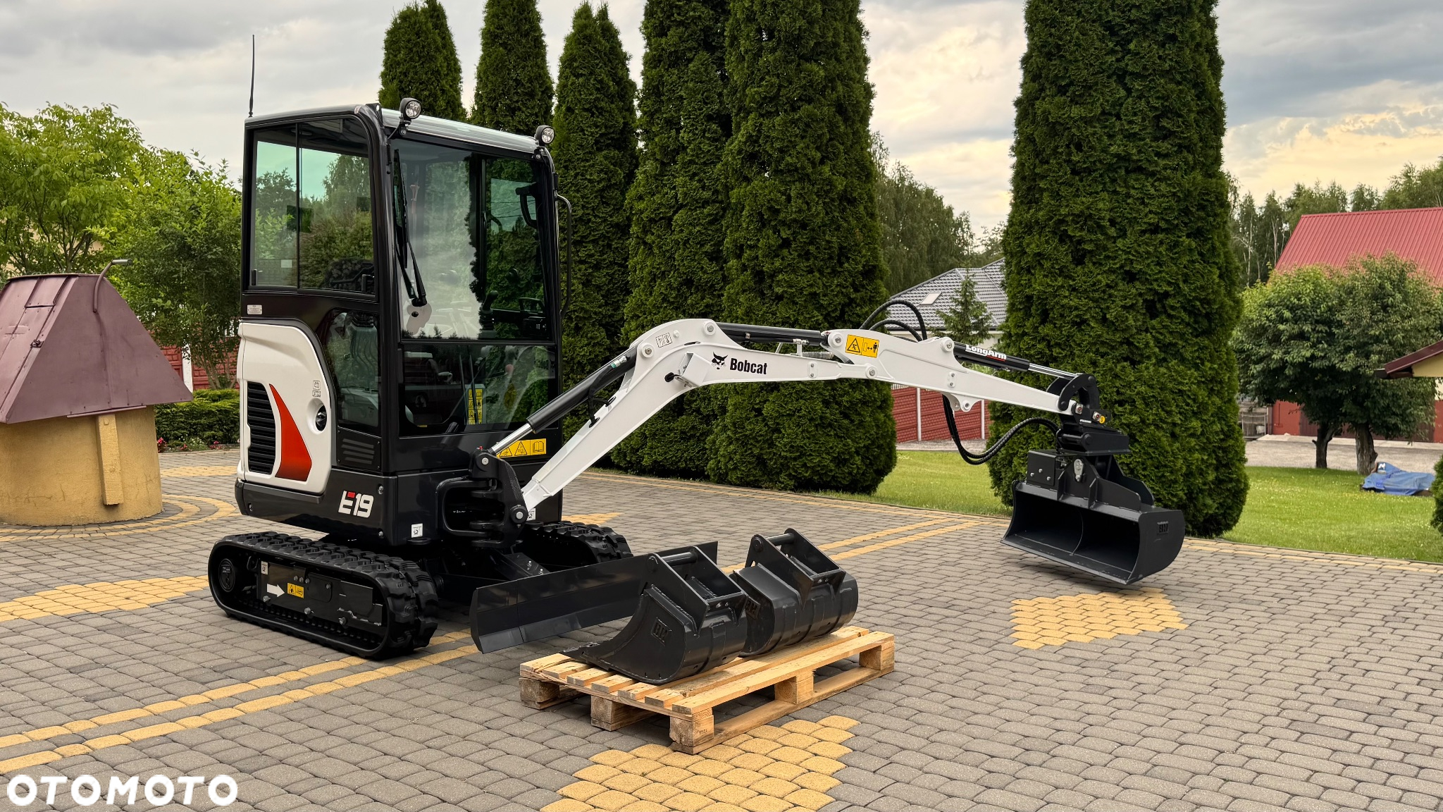 Bobcat E19 / rok 2024 / liczba godzin 4 / kupiona u dealera w Polsce / stan NOWA / komplet 3 łyżek / skarpówka hydrauliczna / - 27