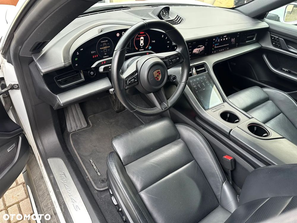 Porsche Taycan - 8