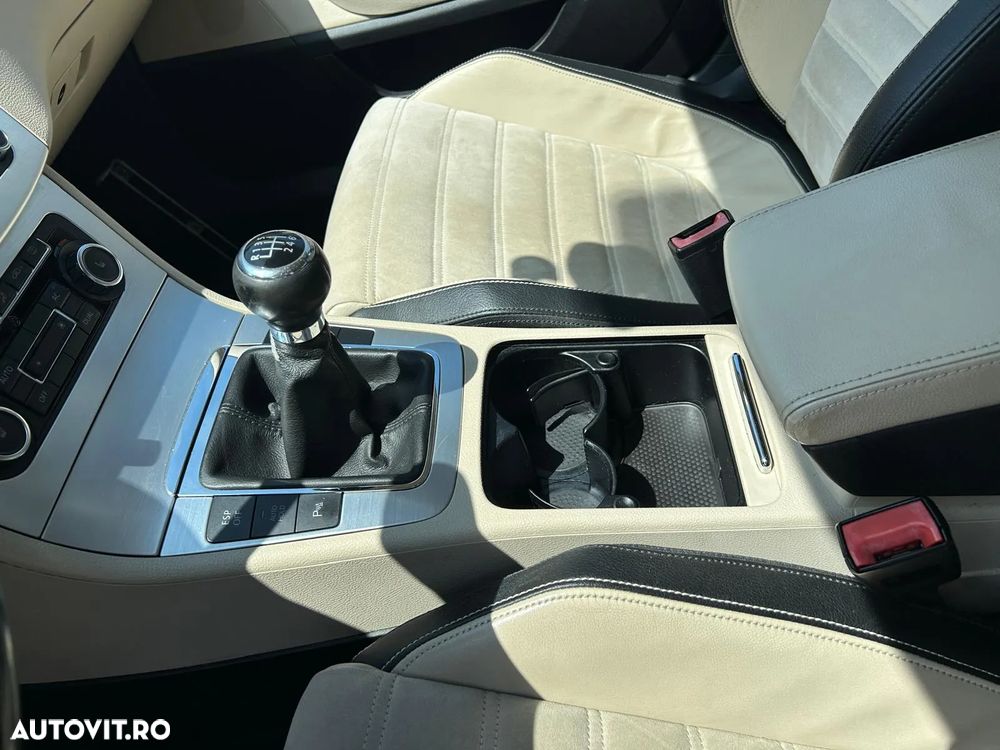 Volkswagen Passat - 25