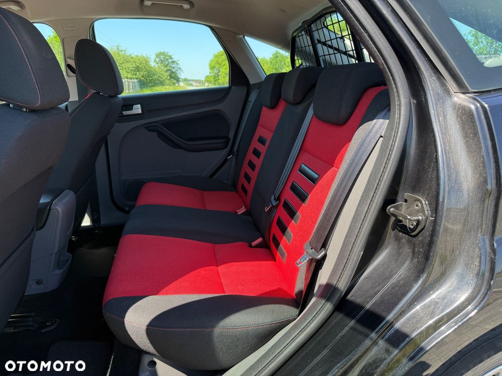 Ford Focus 1.6 16V Ghia - 21