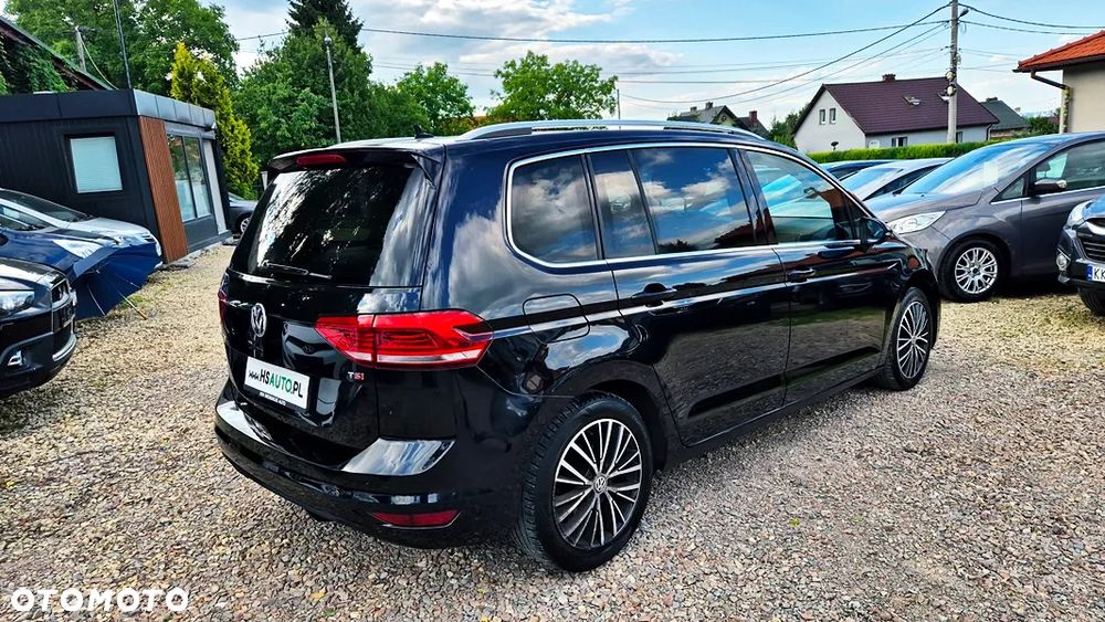 Volkswagen Touran - 11